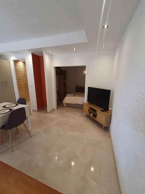 Appartement 30 M De La Plage Grimaud Εξωτερικό φωτογραφία